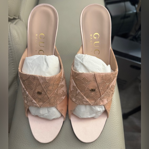 GUCCI Interlocking GG Floral Satin Lace High Heels EU 38 US 8 Pale Rose Sandals - Picture 1 of 4